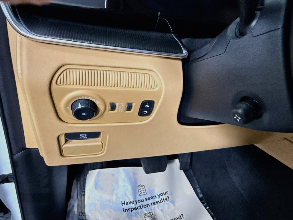 Used 2025 Jeep Grand Wagoneer L Series III w/ Rear Seat Video Group 1 AWD/4WD image 4