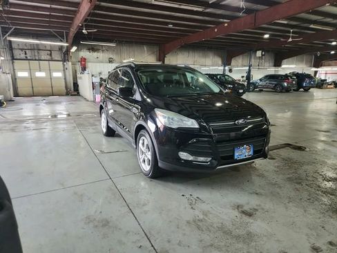 Used 2016 Ford Escape SE w/ Equipment Group 201A image 2
