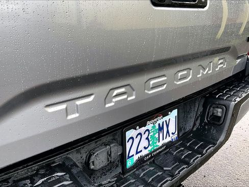 Used 2021 Toyota Tacoma TRD Off-Road w/ Technology Package image 11