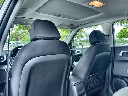 Used 2025 Hyundai Venue SEL FWD image 23