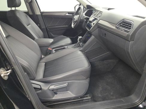 Used 2024 Volkswagen Tiguan SE image 7