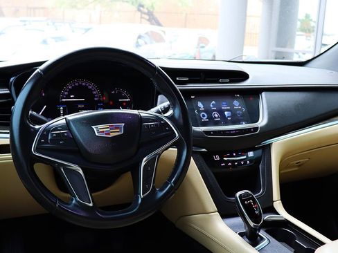 Used 2019 Cadillac XT5 FWD image 36