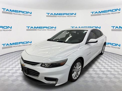 Used 2017 Chevrolet Malibu LT image 1