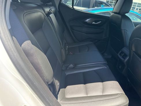 Used 2024 GMC Terrain SLT FWD image 6