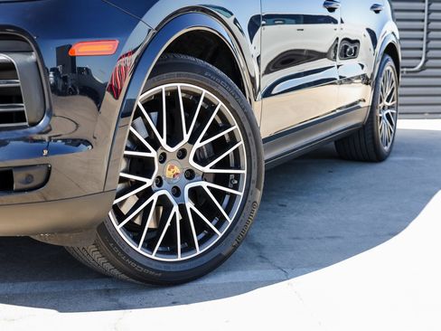 Certified 2023 Porsche Cayenne image 12