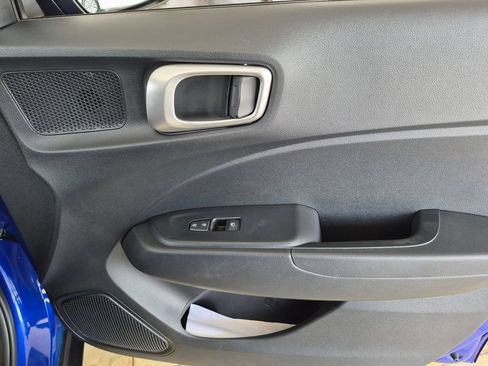 Used 2025 Hyundai Venue SEL FWD image 33