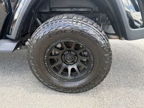 Used 2023 Jeep Gladiator Overland w/ Popular Equipment Package AWD/4WD image 19