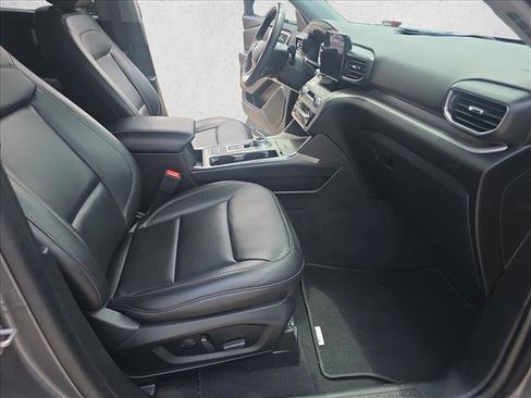 Used 2023 Ford Explorer XLT w/ Equipment Group 202A RWD image 20