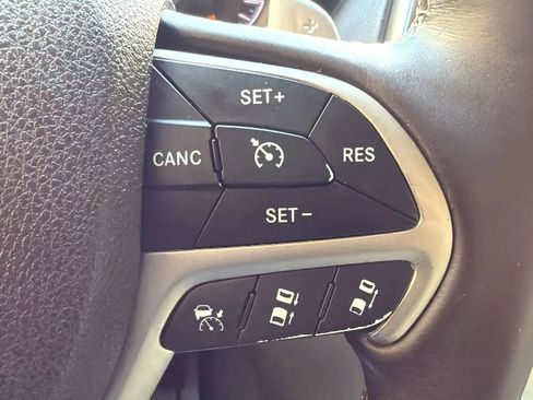 Used 2015 Jeep Grand Cherokee Overland w/ Advanced Technology Group AWD/4WD image 11