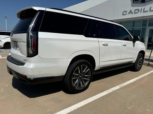 Used 2022 Cadillac Escalade ESV Sport Platinum AWD/4WD image 3