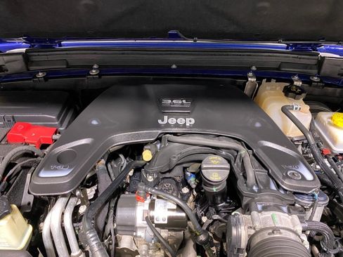 Used 2020 Jeep Wrangler Unlimited Sahara AWD/4WD image 28