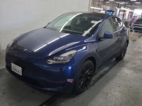 Used 2023 Tesla Model Y Long Range AWD/4WD image 1