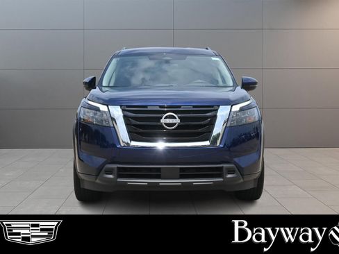 Used 2025 Nissan Pathfinder SV FWD image 2