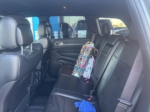 Used 2021 Jeep Grand Cherokee Laredo X image 10