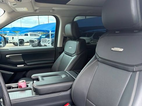 Used 2025 Ford Expedition Platinum w/ Driver's Package AWD/4WD image 7