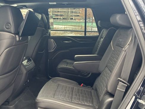 Used 2024 Cadillac Escalade Premium Luxury Platinum image 17