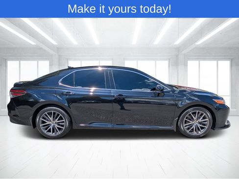 Used 2021 Toyota Camry XLE w/ Navigation Package FWD image 2