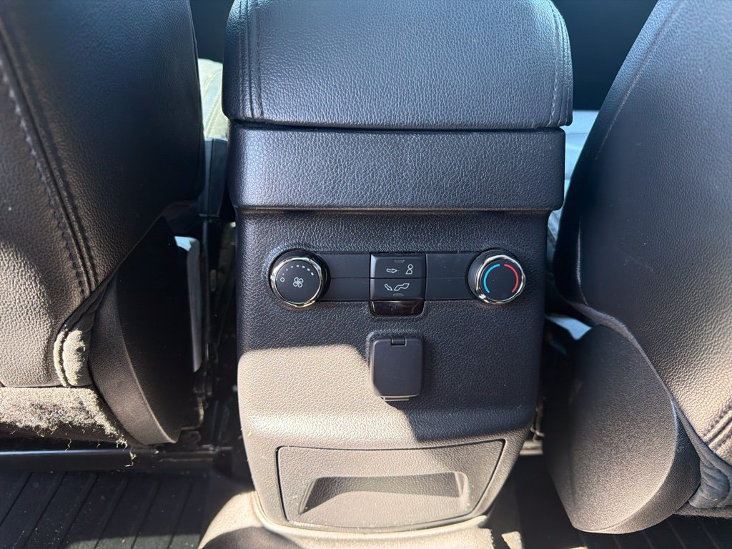Used 2018 Ford Explorer XLT w/ Equipment Group 202A FWD image 10
