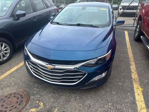 Used 2019 Chevrolet Malibu LT w/ Leather Package FWD image 1