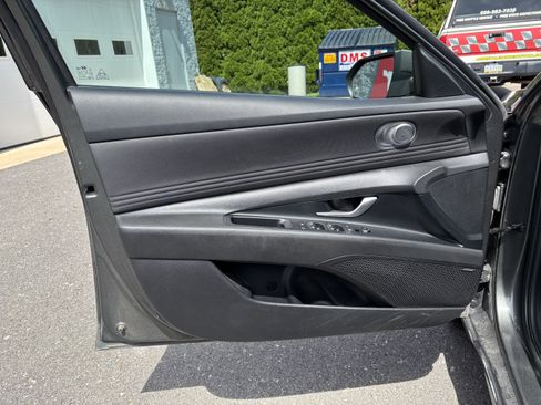 Used 2024 Hyundai Elantra Limited FWD image 16