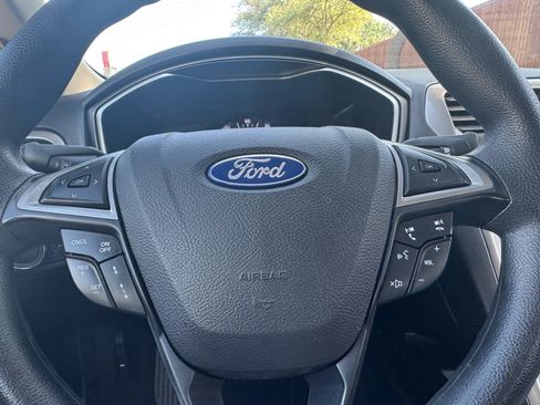 Used 2019 Ford Fusion SE FWD image 15
