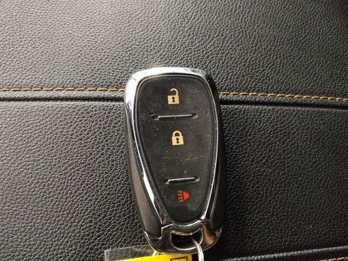 Used 2021 Chevrolet Traverse LS FWD image 32