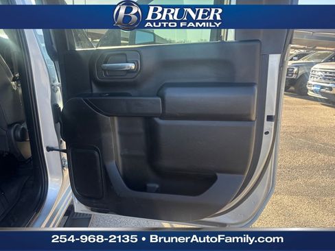 Used 2022 Chevrolet Silverado 2500 Custom w/ Custom Value Package image 17