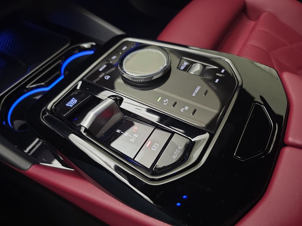 Certified 2025 BMW i5 M60 w/ M Sport Package AWD/4WD image 21