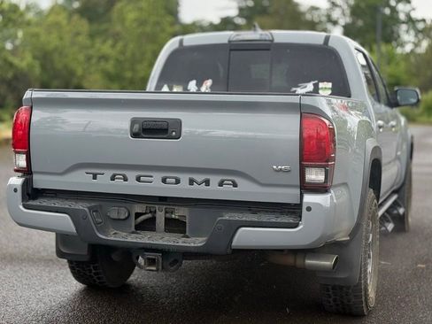 Used 2019 Toyota Tacoma TRD Off-Road w/ Technology Package AWD/4WD image 5