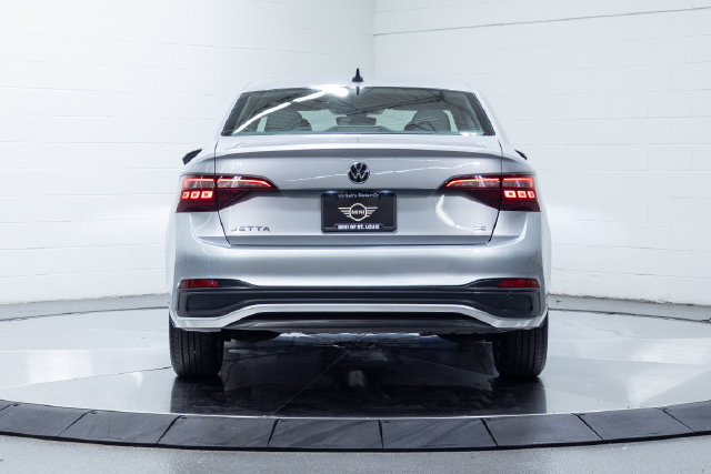 Used 2024 Volkswagen Jetta SE FWD image 7