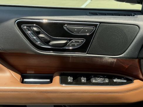 Used 2022 Lincoln Navigator Reserve AWD/4WD image 25