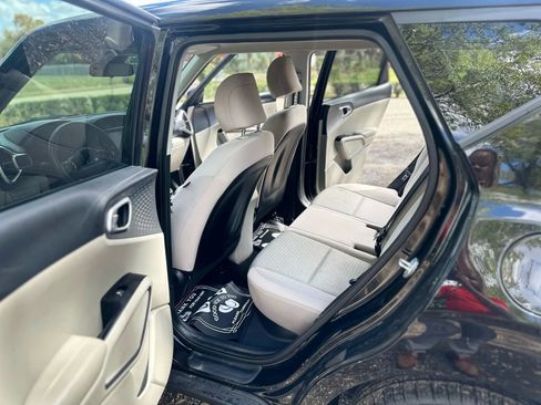 Used 2020 Kia Soul S FWD image 5