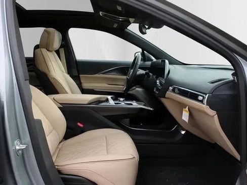 New 2024 Cadillac Lyriq Luxury w/ Nappa Leather Package image 19