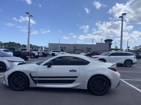 Used 2024 Toyota GR86 TRUENO Edition image 4