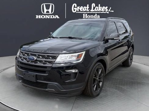 Used 2018 Ford Explorer XLT w/ Equipment Group 202A FWD image 2