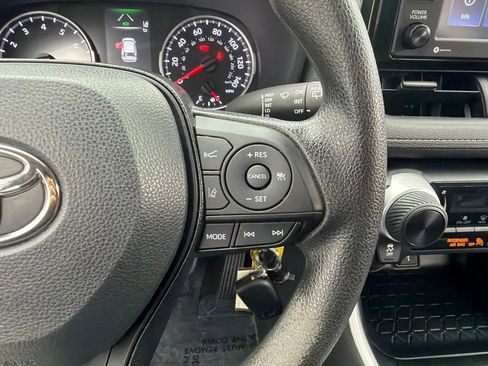 Used 2021 Toyota RAV4 LE AWD/4WD image 13