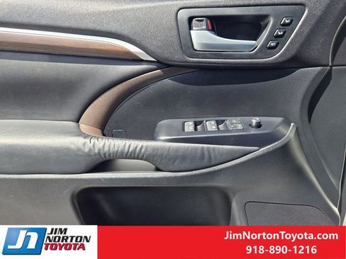 Used 2016 Toyota Highlander Limited Platinum image 23