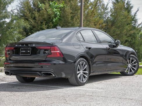 Used 2021 Volvo S60 T5 Momentum image 6