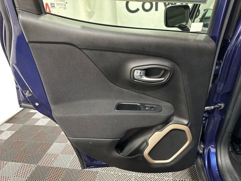 Used 2016 Jeep Renegade Latitude w/ Cold Weather Group image 19