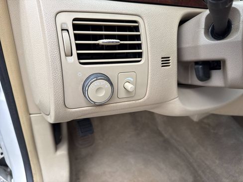 Used 2006 Buick Lucerne CXL w/ Luxury Package FWD image 16