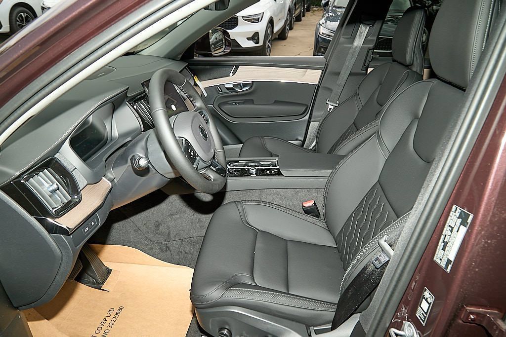 New 2026 Volvo XC90 T8 Plus w/ Protection Package AWD/4WD image 17