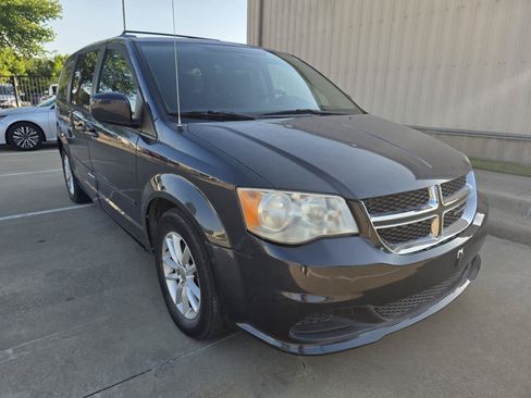 Used 2013 Dodge Grand Caravan SXT w/ Rear Park Assist Pkg FWD image 2