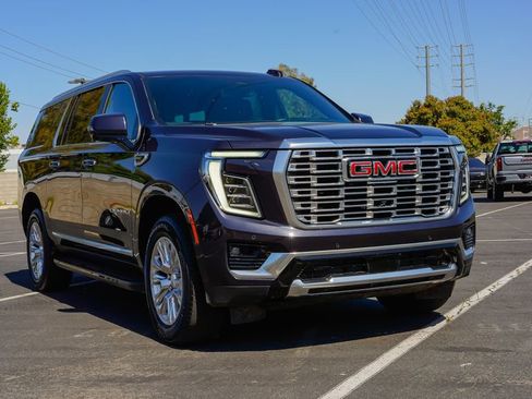 Used 2025 GMC Yukon XL Denali AWD/4WD image 6