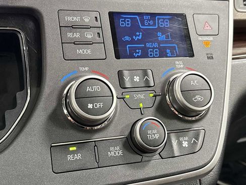 Certified 2020 Toyota Sienna Limited Premium image 21
