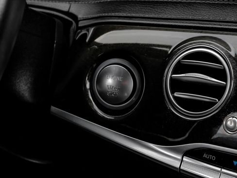 Used 2017 Mercedes-Benz S 550 Sedan image 21
