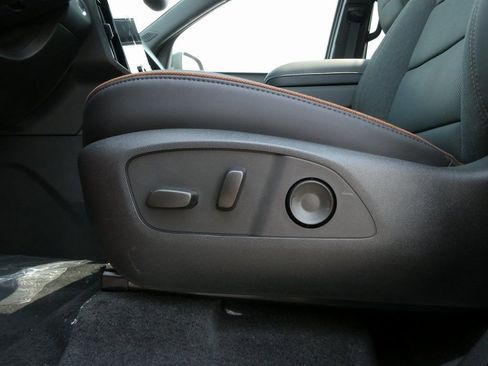 New 2025 GMC Acadia AT4 w/ Luxury Package AWD/4WD image 9