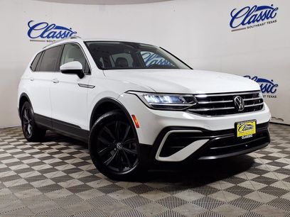 Used 2022 Volkswagen Tiguan SE w/ Panoramic Sunroof Package