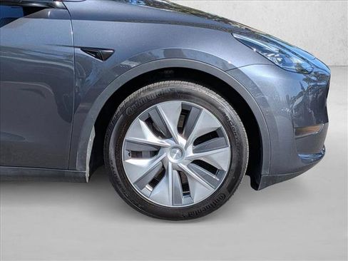 Used 2022 Tesla Model Y Long Range image 25