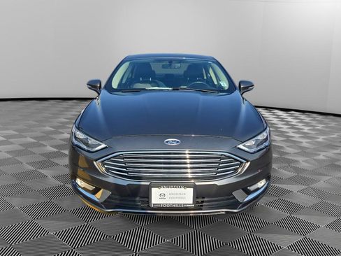 Used 2017 Ford Fusion SE w/ Fusion SE Technology Package FWD image 2