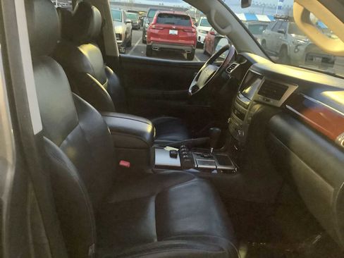 Used 2013 Lexus LX 570 4WD w/ Luxury Pkg image 15